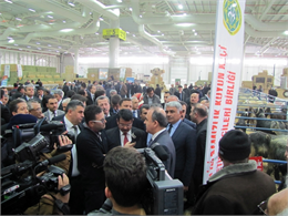 Türkiye Koyun Keçi Yetiştiricileri Merkez Birliği (TÜDKİYEB) Genel Başkanı Nihat Çelik, Yozgat Koyun Keçi Yetiştiricileri Birliği Başkanı Nevzat Yıldırım’ı makamında kabul ederek sektörle ilgili görüşmelerde bulundu. Genel başkan Çelik, ziyarete ilişkin olarak “ Yozgat Birlik başkanımız Sayın Nevzat Yıldırım bugün Merkez Birliğimize gelerek nezaket ziyaretinde bulundular. Kıymetli başkanımız ile sektörümüzün ve yetiştiricilerimizin sorunlarını görüştük.