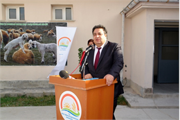 Türkiye Koyun Keçi Yetiştiricileri Merkez Birliği (TÜDKİYEB) Genel Başkanı Nihat Çelik, Bingöl’de Doğu Anadolu ve Güneydoğu Anadolu Birlik Başkanlarıyla bir araya geldi. Bir otelde gerçekleştirilen toplantıda bölge illerinden gelen birlik başkanlarının sorun ve talepleri görüşüldü. Çelik, Birlik Başkanlarıyla yapılan 2 gün süren istişare toplantısında sektörde yaşanılan sorunlar ve çözüm önerilerinin masaya yatırıldığını belirterek sektörde sürdürülebilirliğin sağlanması açısından sorunlarla ilgili belirlenen çözüm önerilerini Bakanlıkla paylaşacağını ifade etti.