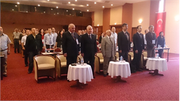 TÜDKİYEB Genel Başkanı Nihat Çelik, et fiyatlarına yönelik artış haberlerinin spekülatif amaç taşıdığını söyledi. Çelik, aracılarla stokçuların bundan faydalanarak hem üreticiye hem kasaplara hem de tüketiciye zarar verdiğini belirtti. Türkiye Koyun Keçi Yetiştiricileri Merkez Birliği (TÜDKİYEB) Genel Başkanı Nihat Çelik, artan et fiyatlarına yönelik bir yazılı açıklama yaptı.