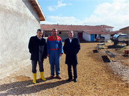 Anahtar Parti Tarım Politikaları Başkanı ve Genel Başkan Yardımcısı Hasan Hüseyin Demiröz ve STK İşleri Başkanı ve Genel Başkan Yardımcısı Hayati Çetin, 8 Ocak 2025 tarihinde Türkiye Koyun Keçi Yetiştiricileri Merkez Birliği (TÜDKİYEB) Genel Başkanı Nihat Çelik’i makamında ziyaret ederek küçükbaş hayvancılık sektörüne ilişkin bir takım görüşmelerde bulundular. Genel Başkan Çelik, ziyarete ilişkin yaptığı paylaşımda “Anahtar Parti Genel Başkan Yardımcısı ve Tarım Politikaları Başkanı Sayın Hasan Hüseyin Demiröz ile Genel Başkan Yardımcısı ve STK İşleri Başkanı Sayın Hayati Çetin’in Merkez Birliğimize yapmış oldukları ziyaretten büyük memnuniyet duydum. Ziyarette sektörümüzle alakalı görüş alışverişinde bulunduk.