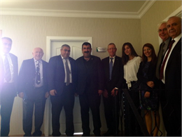 Türkiye Koyun Keçi Yetiştiricileri Merkez Birliği Genel Başkanı Nihat Çelik 18 Şubat 2025 tarihinde Bursa İli Koyun Keçi Yetiştiricileri Birliği başkanı Veteriner Hekim Yıldırım Oran’ı makamında kabul ederek sektörle alakalı görüşmelerde bulundu. Genel Başkan Çelik ziyarete ilişkin olarak “ Her zaman yol göstericiliği ile sektörümüze önemli katkılarda bulunan, sektörümüzün kıymetli değerlerinden, kadim dostum Bursa Birlik Başkanımız Veteriner Hekim Sayın Yıldırım Oran’ın Merkez Birliğimize yapmış olduğu ziyaretinden dolayı büyük memnuniyet duydum. Sayın Başkanımın 2025 Yılı içerisinde gerçekleştireceğimiz Merkez Birliğimizin Genel Kurul seçimlerinde şahsıma vereceği tam destek ve hayır duaları için şükranlarımı arz ediyor, nazik ziyaretleri için kendisine teşekkür ediyorum.