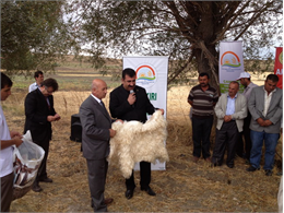 T.C Düzce İl Tarım ve Orman Müdürü Esra Uzun ve beraberinde Dr. Perihan Durna Türkiye Koyun Keçi Yetiştiricileri Merkez Birliği (TÜDKİYEB) Genel Başkanı Nihat Çelik’e bir ziyarette bulundular. Genel Başkan Çelik ziyarete ilişkin olarak “ Merkez Birliğimizi ziyarette bulunan Düzce İl Tarım ve Orman Müdürü Sayın Esra Uzun ve Dr.