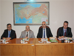 Türkiye Koyun Keçi Yetiştiricileri Merkez Birliği (TÜDKİYEB) Genel Başkanı Nihat Çelik, 26 Mayıs 2025 tarihinde Türkiye Tohumcular Birliği (TÜRKTOB) Yönetim Kurulu Başkanı Hacı Ömer Güler’i makamında ziyaret etti. Genel Başkan Çelik, ziyarete ilişkin olarak sosyal medyada yapmış olduğu paylaşımda “ Türkiye Tohumcular Birliği Yönetim Kurulu Başkanı Sayın Hacı Ömer Güler’i makamında ziyaret ettim. Ziyaret esnasında yaptığımız görüşmede, küçükbaş hayvancılığın gelişimi, yem bitkileri üretiminin artırılması, meraların etkin kullanımı ve tarım-hayvancılık entegrasyonunun güçlendirilmesi gibi konuları ele aldık.